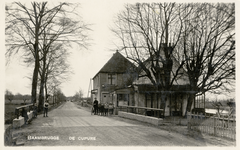 7182 Gezicht op de Korte Coupure te Baambrugge (gemeente Abcoude-Baambrugge), uit het noordoosten, met rechts het café, ...